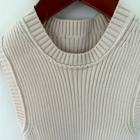 Zara knit Cropped Top Crew-Neck Muscle Sweater Vest Beige Ribbed Tank Top Size M - Picture 16 of 16